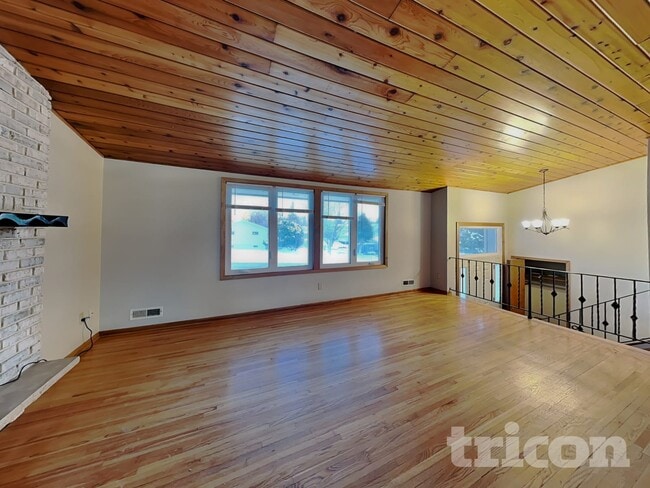 Photo - 9241 34th Ave N