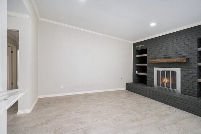 Photo - 10818 Hillcroft Ave