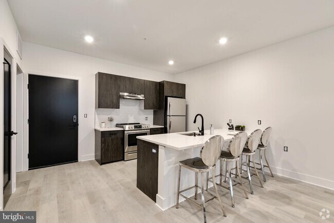 Building Photo - 3045-51 Richmond St Unit 402 Rental