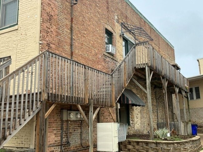 Building Photo - 133-149 E Chestnut St Unit 143 E Chestnut St, Loft B Back