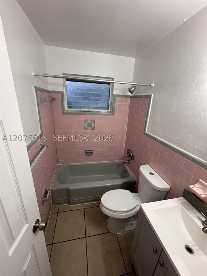 Photo - 409 SW 4th St Unit w