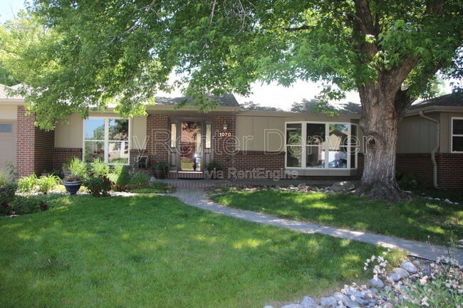Building Photo - 1070 S Elmira St