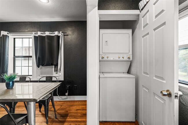 Photo - 3312 Greenbriar Dr