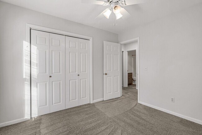 Photo - 127 Hollington Dr NE