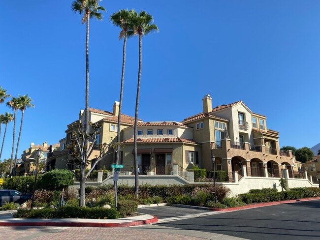 Building Photo - Charming Townhome in the Heart of Rancho S...