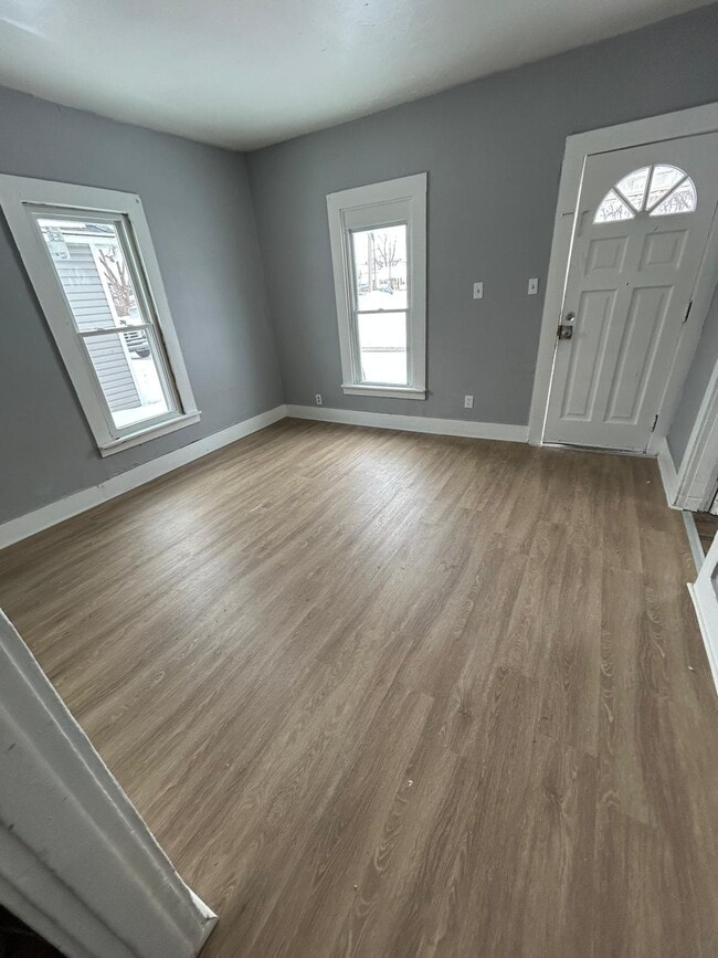 Photo - 319 Commercial St