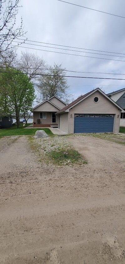 Photo - 8532 Riverside Dr (Brighton, MI)