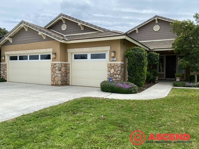 Building Photo - 5 Bedroom | 3 Bathroom House — Bakersfield (93314)
