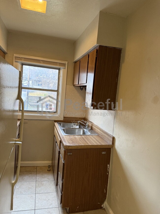 Building Photo - 417 Wall St Unit 2