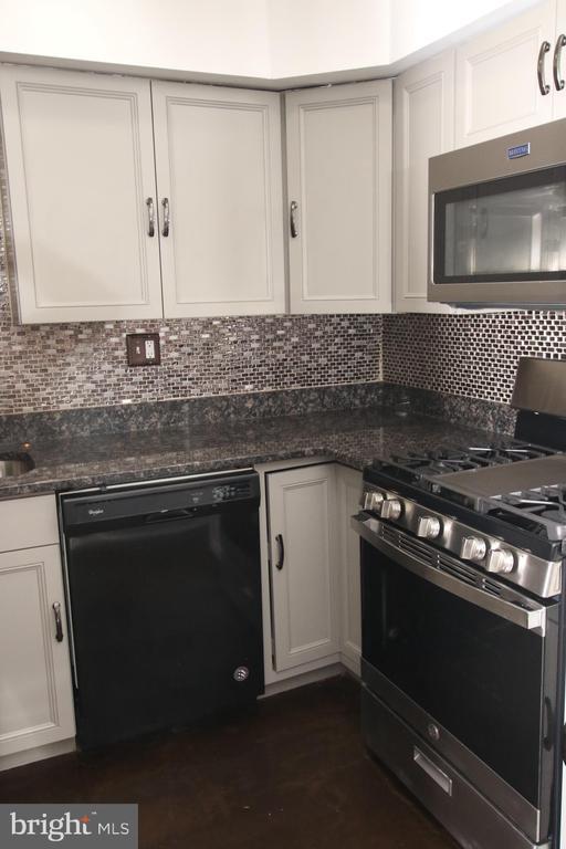 Photo - 210 James Ct