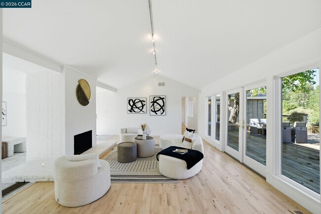 Photo - 102 Hillcrest Dr