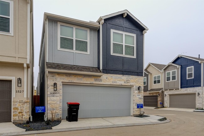 Building Photo - 1529 Beach Oak Dr