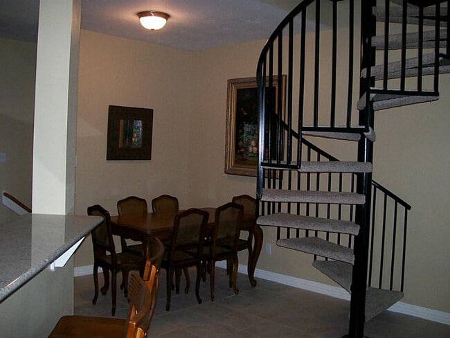 Photo - 811 Bradford Ave Unit 5B