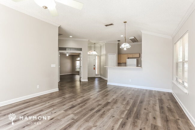 Photo - 884 Putters Green Way N