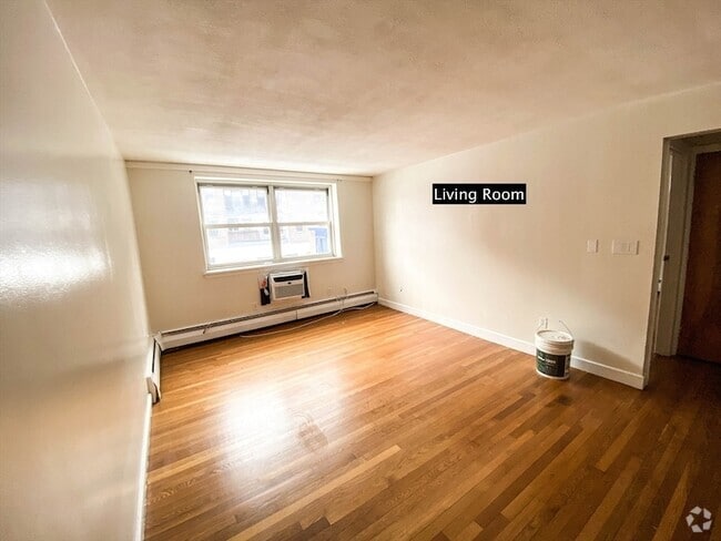 Building Photo - 11 Commonwealth Ct Unit 8 Rental