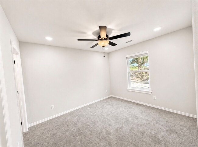 Photo - 264 LaVona Ln