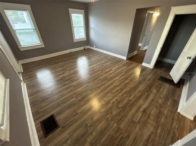 Photo - 620 5th Ave W