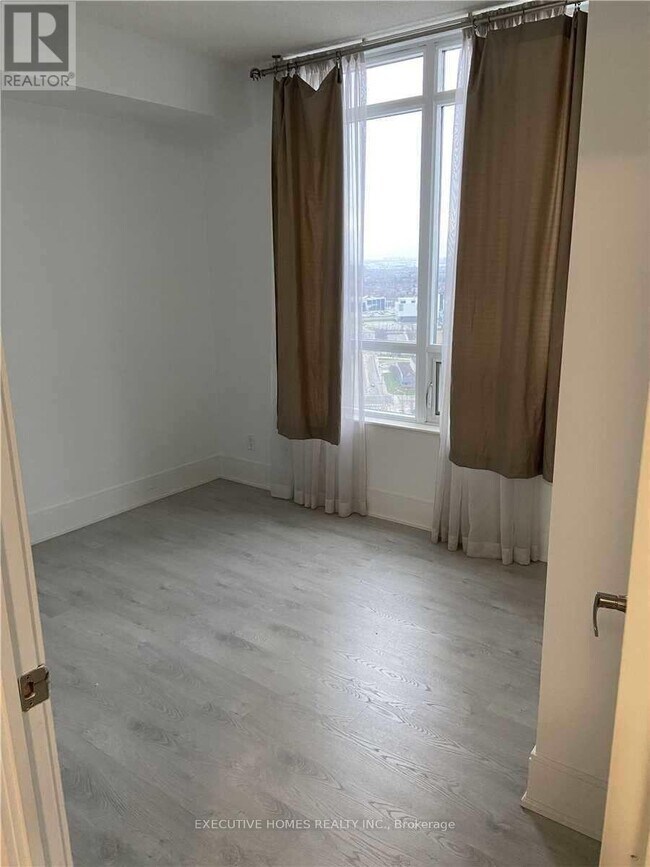 Photo - 330 Burnhamthorpe Rd E Unité 2707