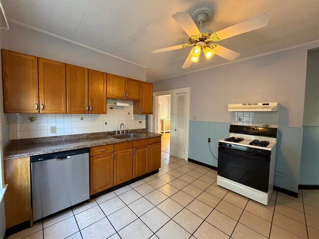 Photo - 127 Walnut St Unidad 2