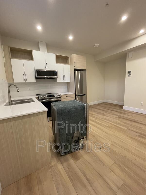 Building Photo - 8717-8110 110 St NW