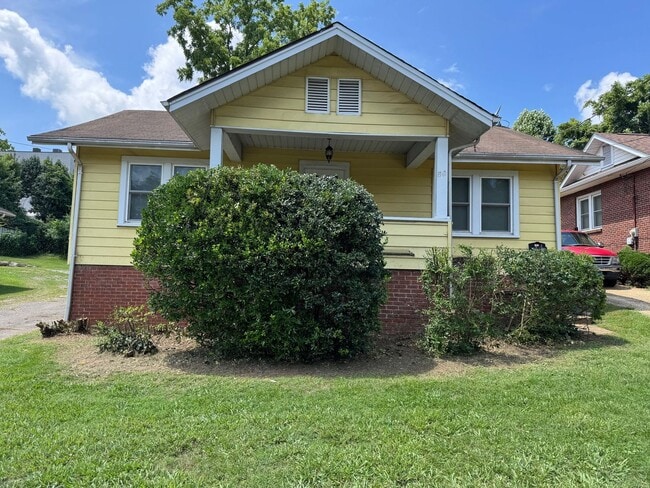 Building Photo - West AVL - Two Bedroom Bungalow Just off H... Rental