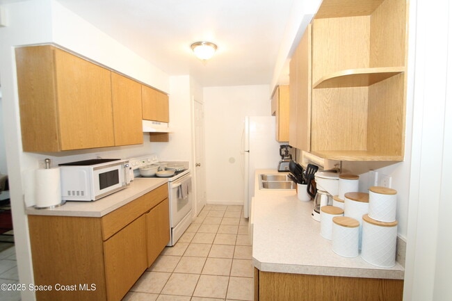 Photo - 1040 Hosbine St SE