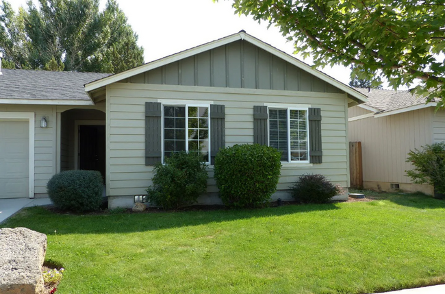 3 Bed/2 Bath Single Level Home in SW Redmo... - 3 Bed/2 Bath Single Level Home in SW Redmo...