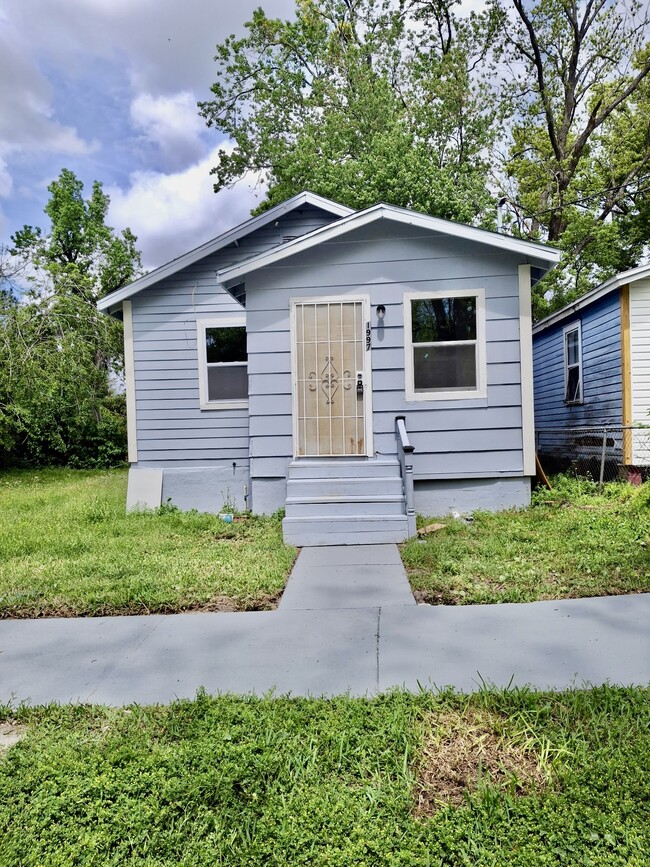Photo - 1997 W 20th St House