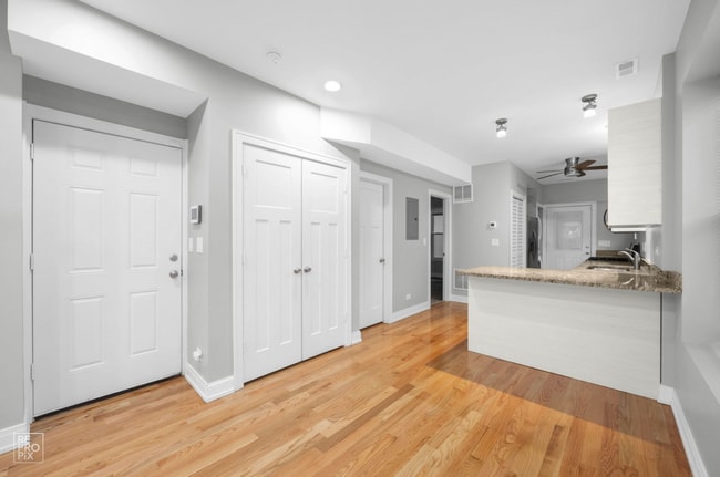 Photo - 3251 W Carroll Ave Unit 2