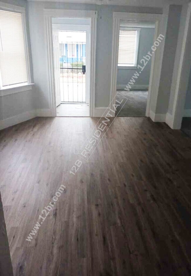 5-Bedroom Home Close to Rockefeller Park