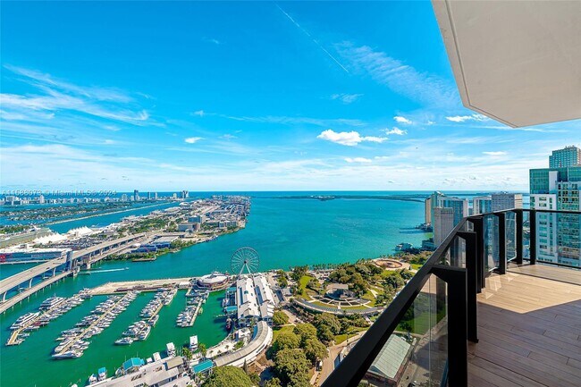 Photo - 398 NE 5th St Unidad #4511