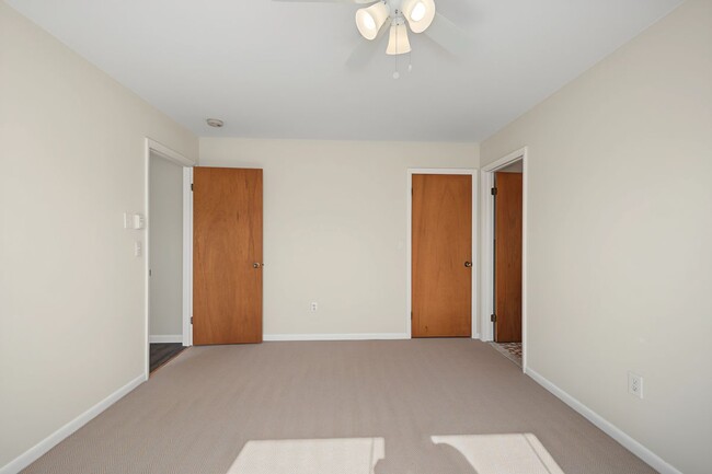 Photo - 318 Cornwall Hill Rd