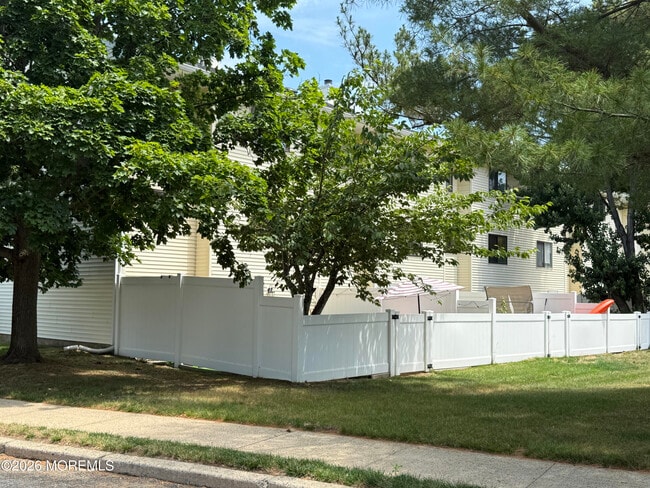Photo - 211 Clubhouse Dr