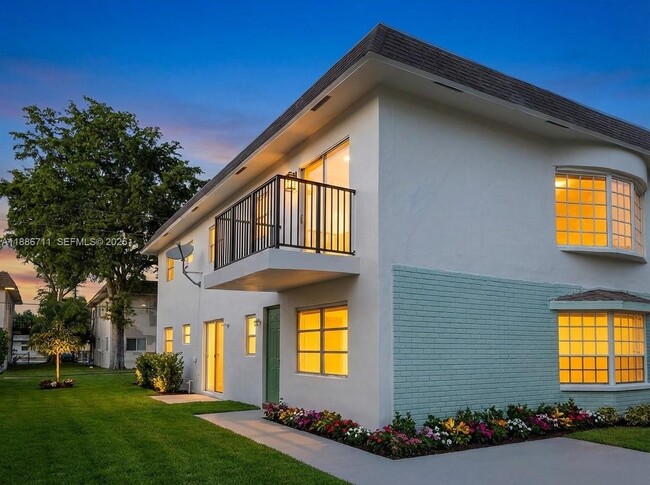 Building Photo - 5209 NW 18th St Unit 3E