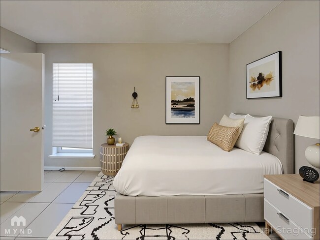 Photo - 6340 Yorkshire Cove