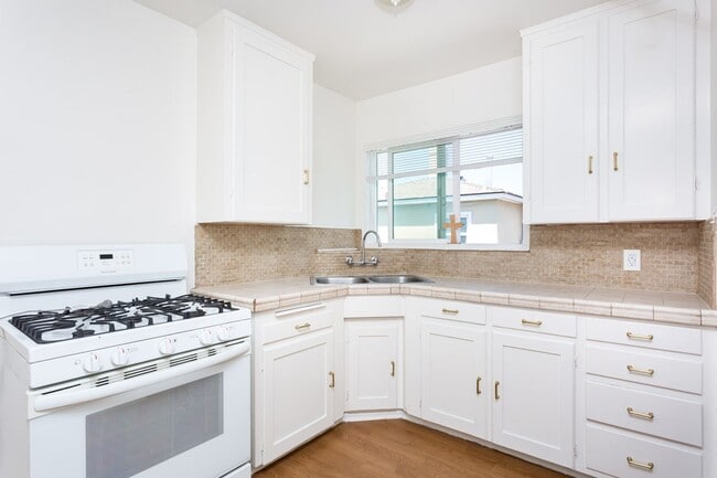 Building Photo - Parks Unit 4521 1/2 Rental