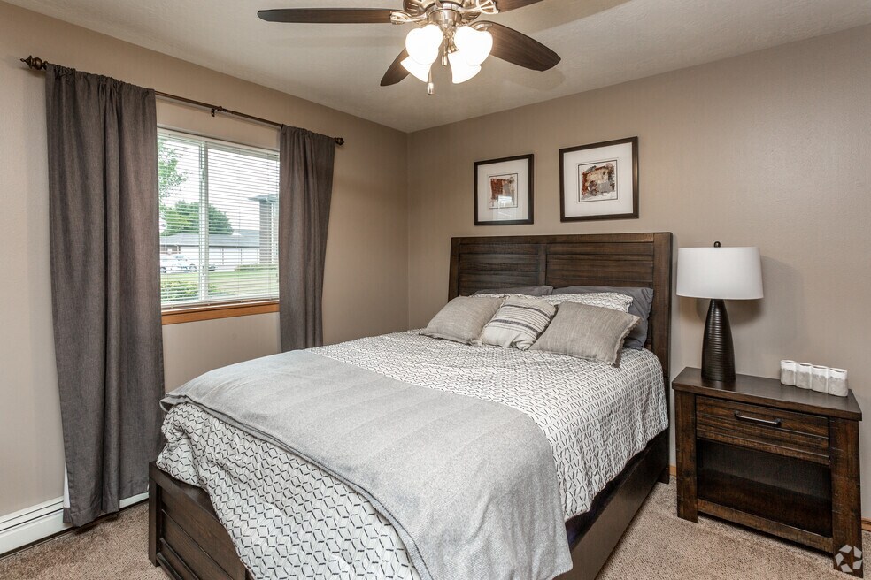 1BR, 1BA - 650 SF