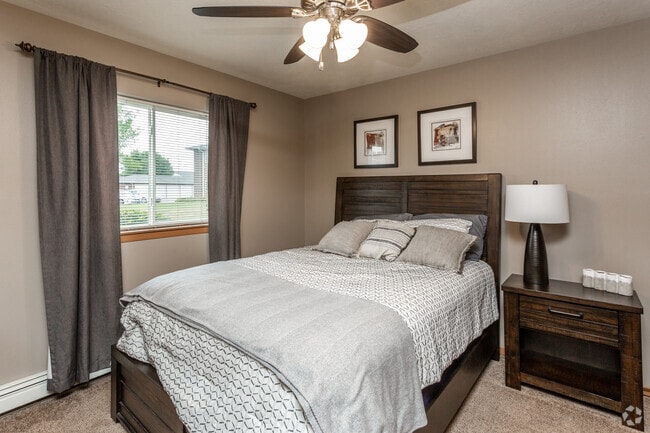 1BR, 1BA - 650 SF