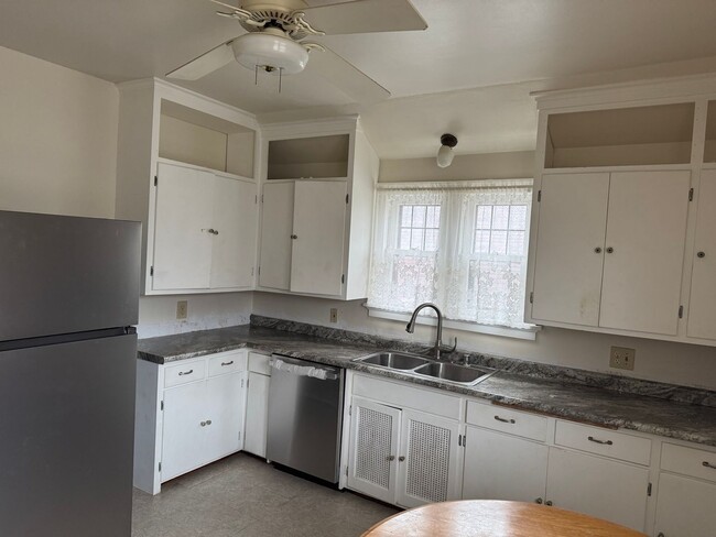 Building Photo - 3937-3939-3939 N 40th St Unit 3939-Upper Rental