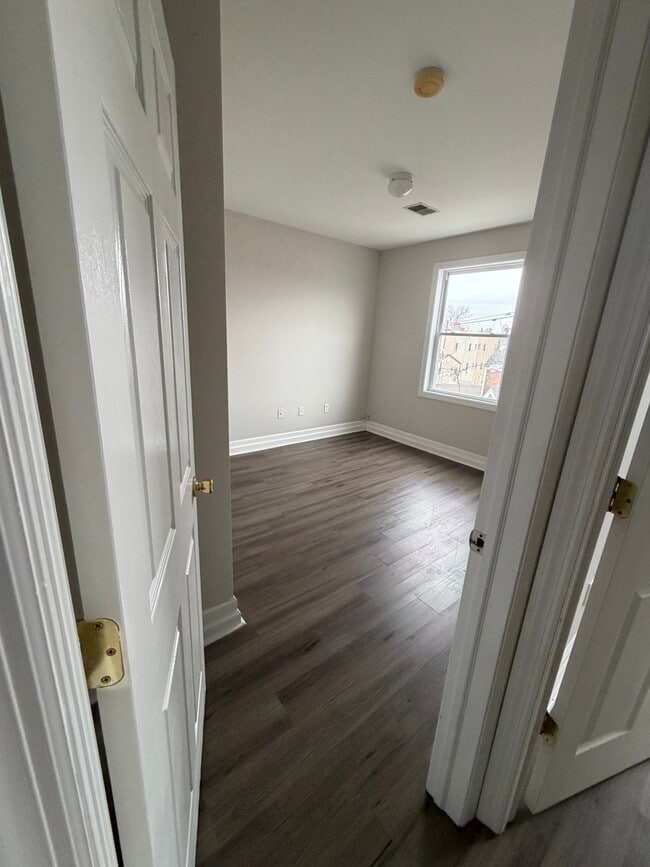 Photo - 65 Ann St Unit 3rd Floor