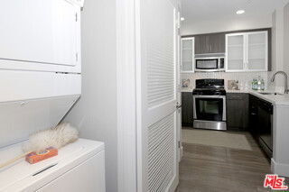 Photo - 1040 Glendon Ave