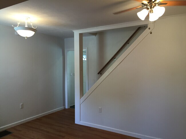 Diningroom-1b - 125 E Walnut Ave