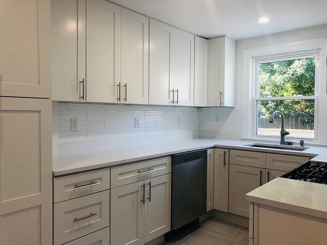 Building Photo - 31 Middle St Unit A Rental