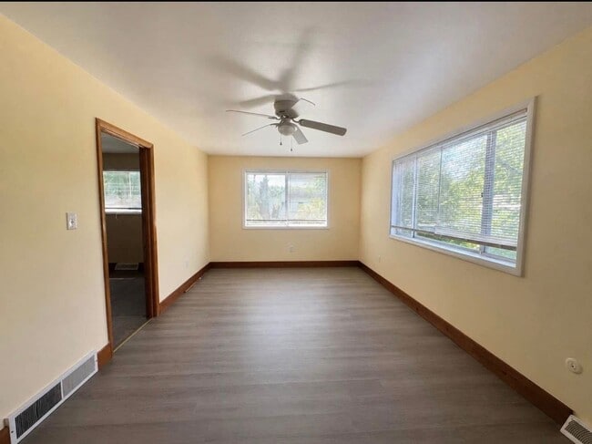 Photo - 1027-1029 Elwood st Unit 1029 elwood st