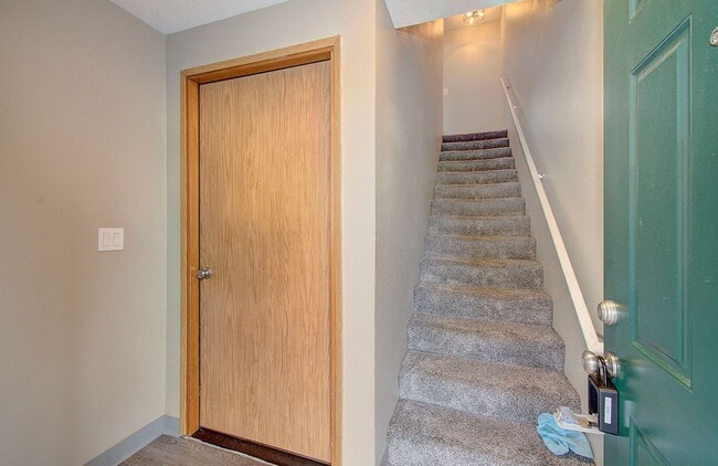 Photo - SALMON CREEK ~ WATERS EDGE CONDOS~ LARGE 2 Bd 2.5 Ba!