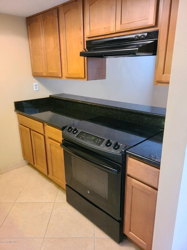 Building Photo - 131 Bristol Ct