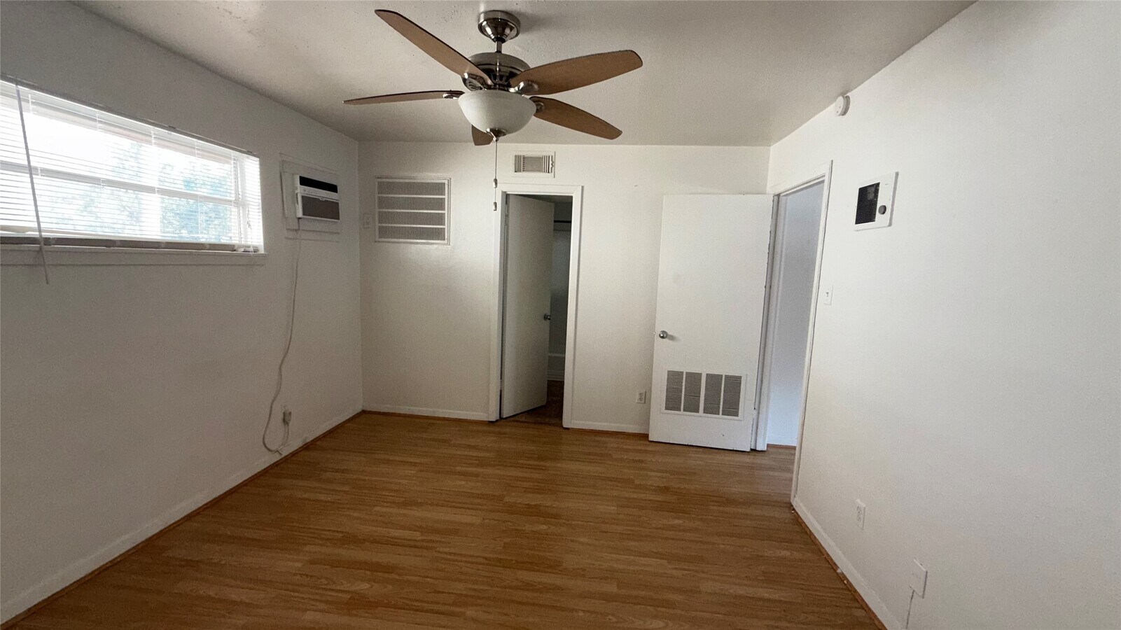 Photo - 1906 Binz St Unidad 05