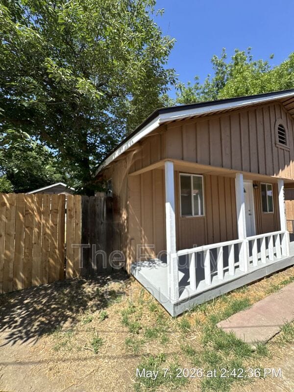Photo - 932.5 W Goshen Ave