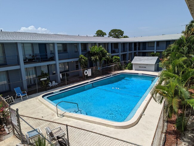 Updated Ground Floor 2/1 **Water/Sewer Inc... - Updated Ground Floor 2/1 **Water/Sewer Inc... Condo