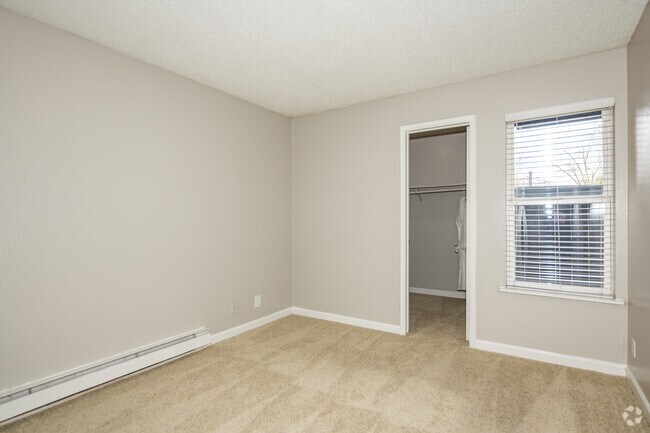 1BR, 1BA - 630SF - Bedroom